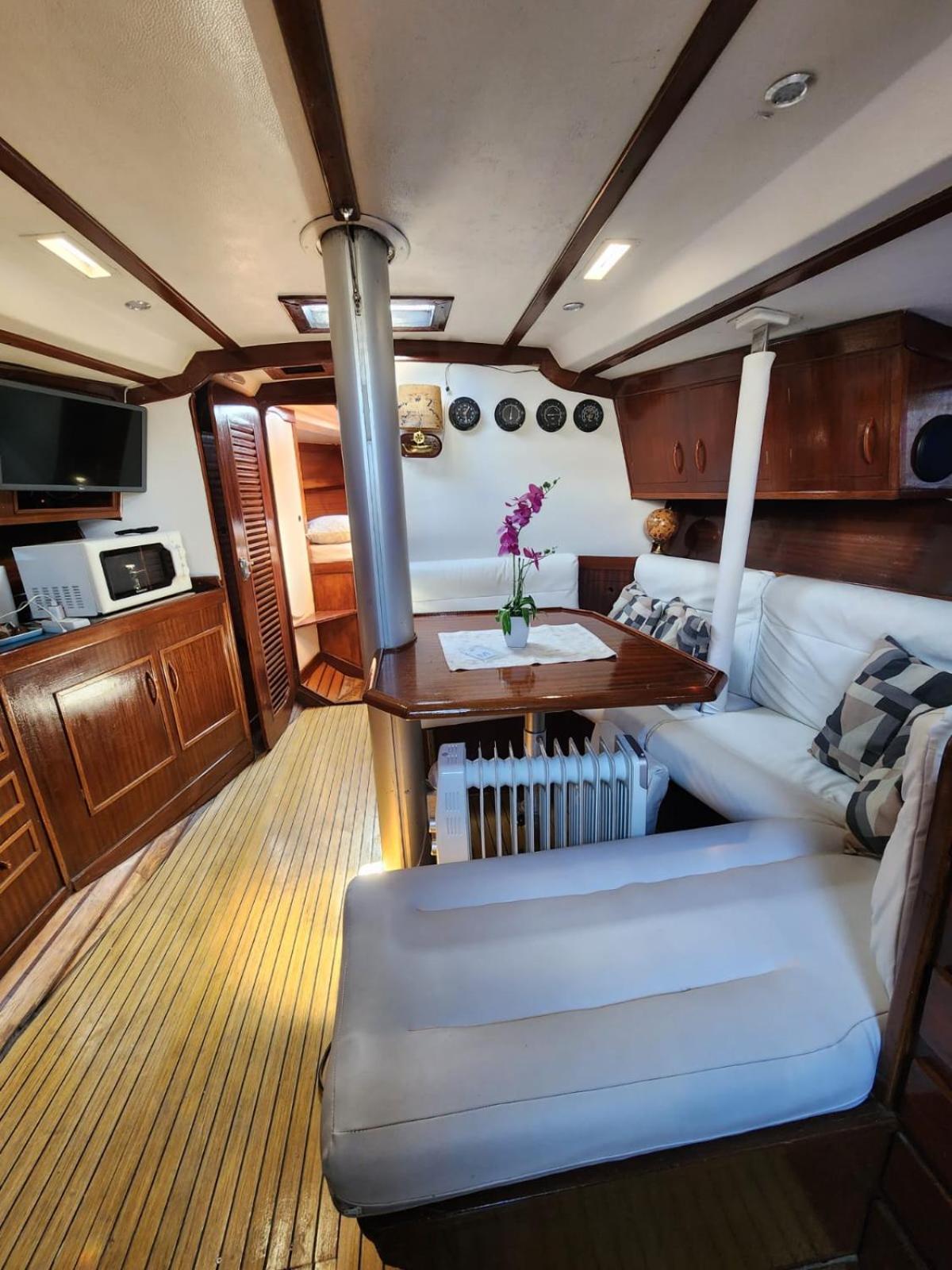 Sailboat Home Barcelona Exterior photo